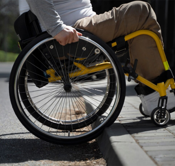 Personne en fauteuil roulant